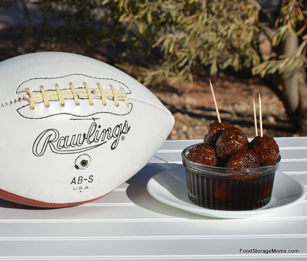 Super Easy Spicy Buffalo Meatballs Appetizer | via www.foodstoragemoms.com