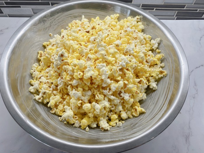 The Best Caramel Popcorn Ever 