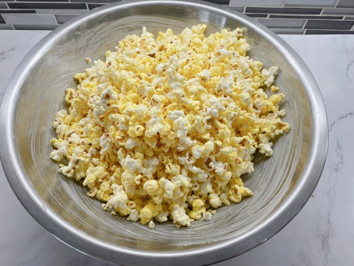 The Best Caramel Popcorn Ever