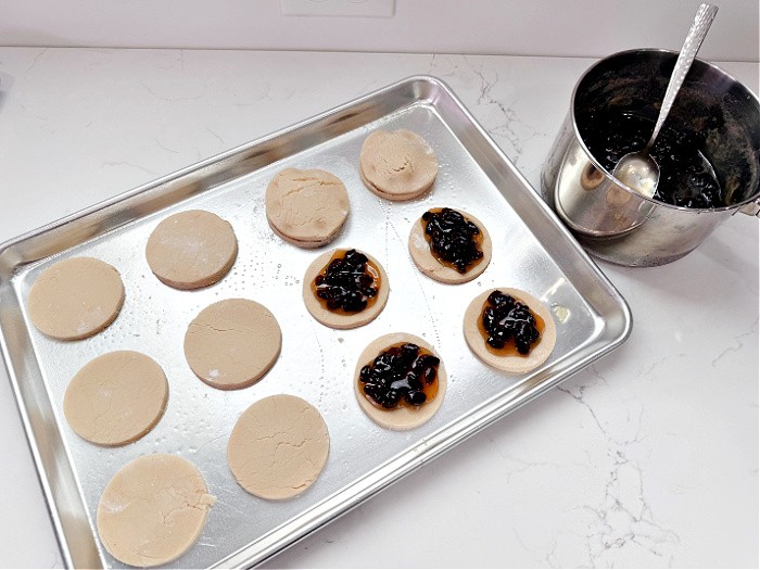 Raisin Filled Cookies Scoop Mixture