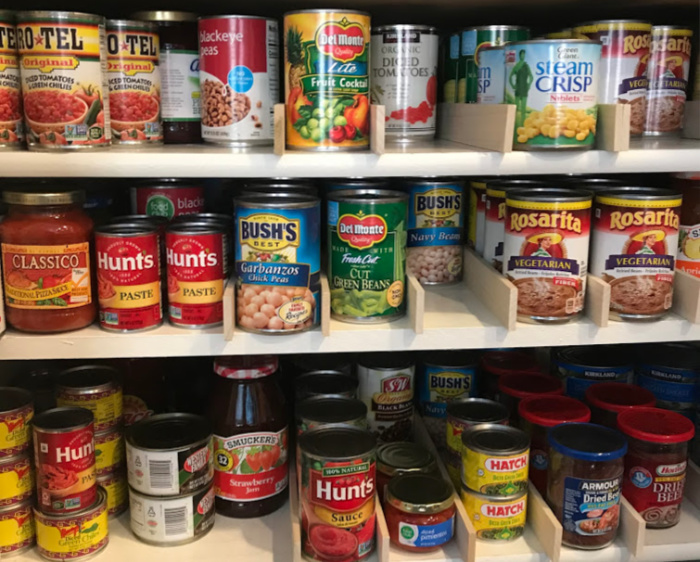 ) Discounted canned goods store