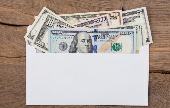 How to Stick to Using Cash on a Daily Basis
