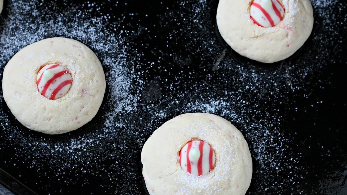 Candy Cane Kiss Cups - Sugar Dish Me