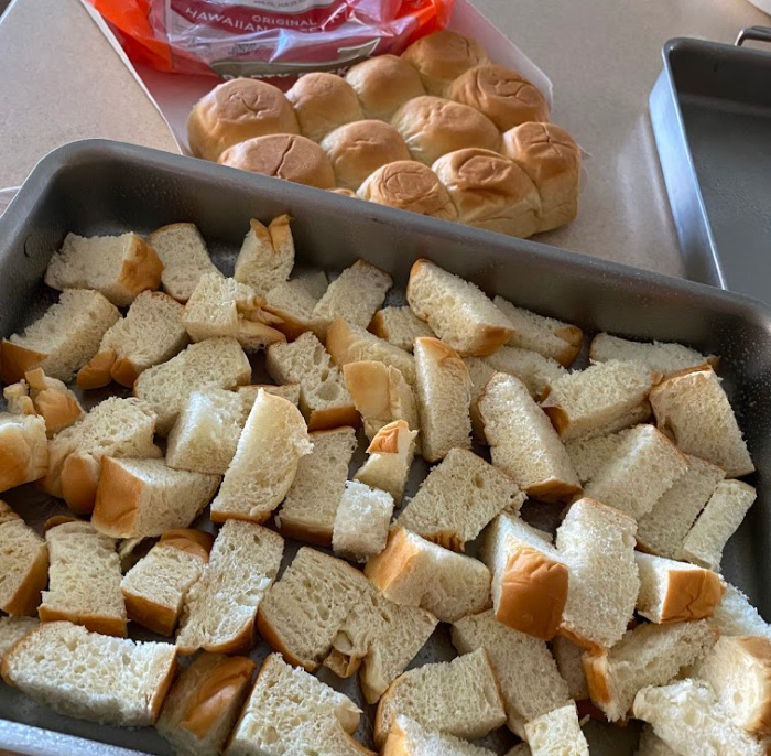 Place the cut bread in the pan