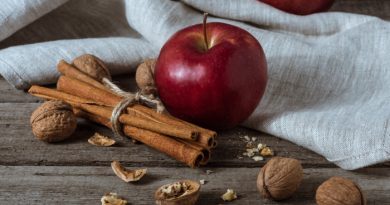Cinnamon with red apples
