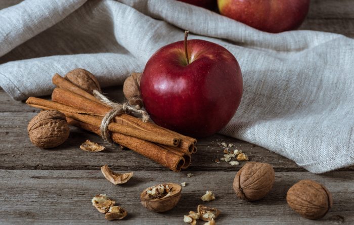 Cinnamon with red apples