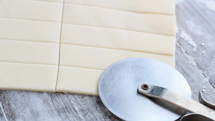 Crackers Sliced With Pizza Cutter