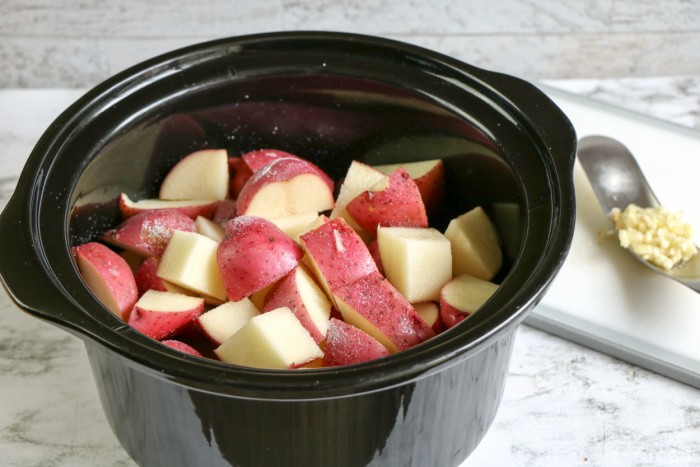 The Best Slow Cooker Garlic Mashed Potatoes