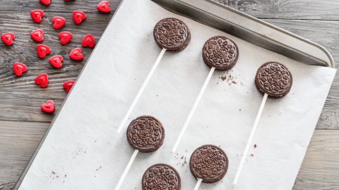 Easy To Make Chocolate Covered Oreos