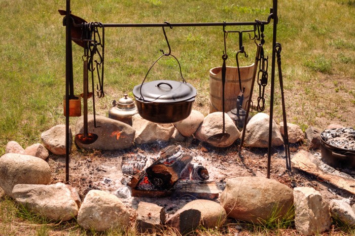 New to camp fire Dutch oven cooking - help me understand heat control! : r/ castiron