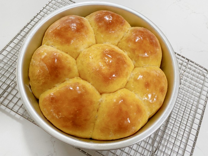 Easy To Make Pumpkin Dinner Rolls