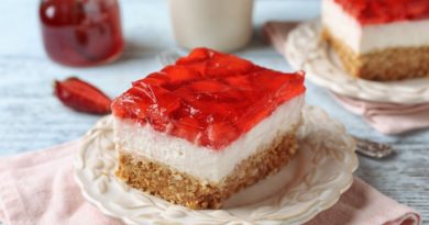 Strawberry Pretzel Salad Recipe