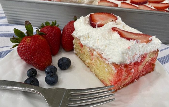Easy To Make Strawberry Cake Recipe