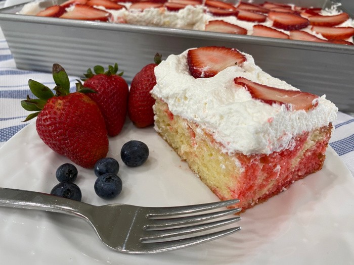 Easy To Make Strawberry Cake Recipe