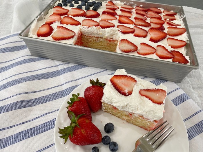 Easy To Make Strawberry Cake Recipe