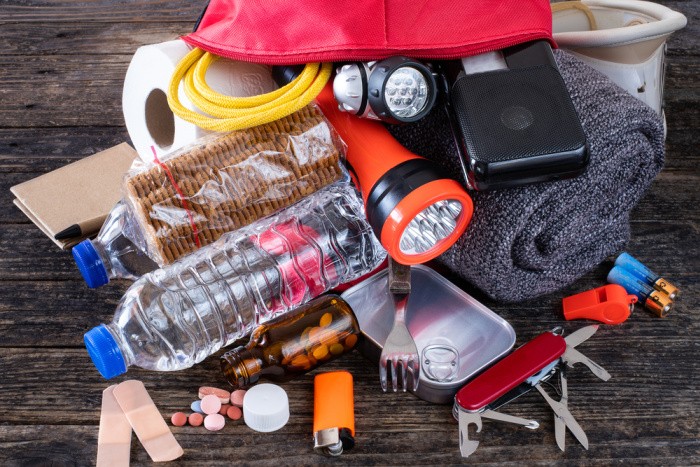 What Are 20 Basic Items in an Emergency Kit?