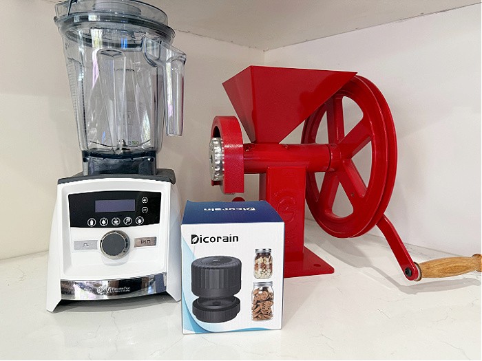 Kitchen Tools Red Wheat Grinder